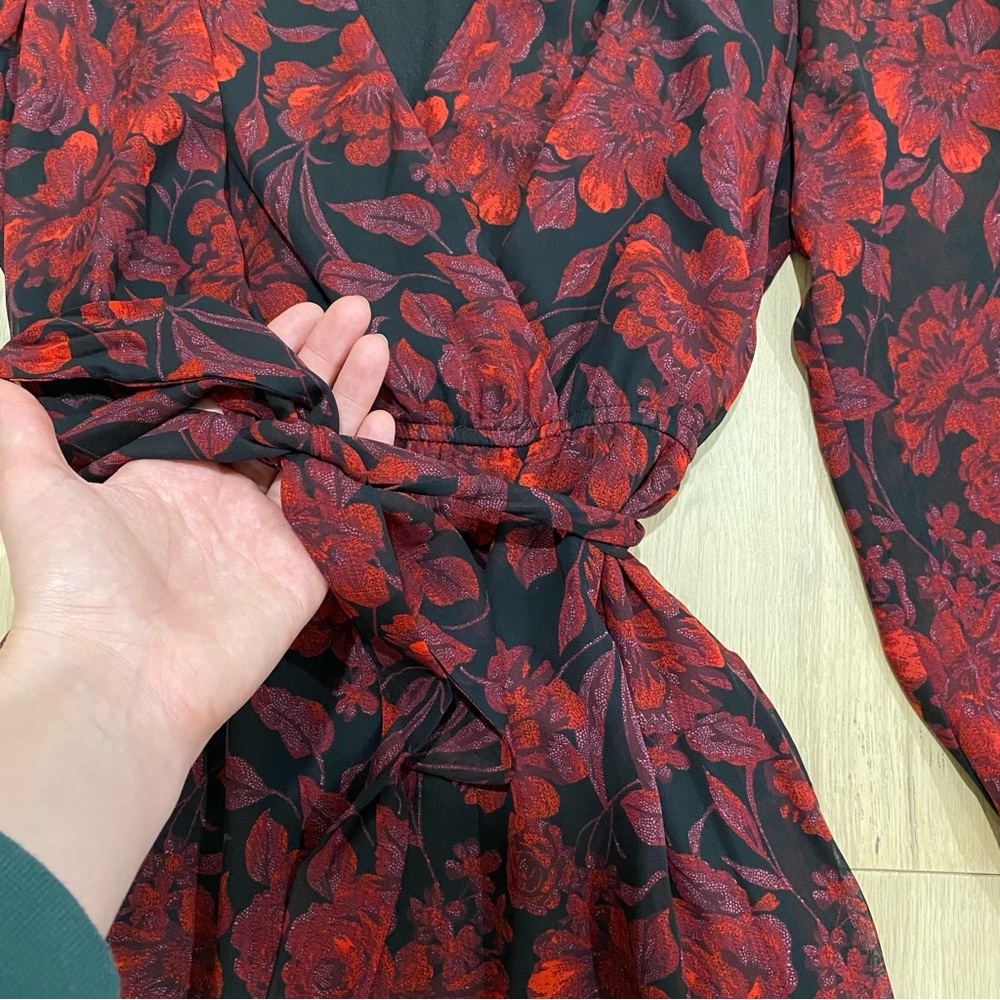 Gabby Skye | NWT Red and Black Floral Chiffon Dress ❤️🖤 - Picture 4 of 10